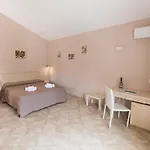 Residenza Borgo Italico Oda ve Kahvaltı