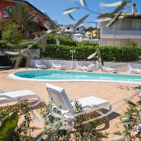 Residenza Borgo Italico סנטה דומניקה