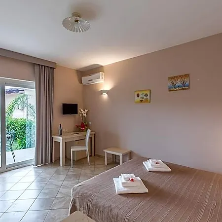 Nocleg ze śniadaniem Residenza Borgo Italico 3*