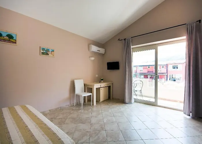 Residenza Borgo Italico 3* סנטה דומניקה