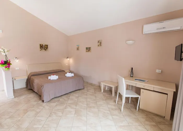 Residenza Borgo Italico לינה וארוחת בוקר