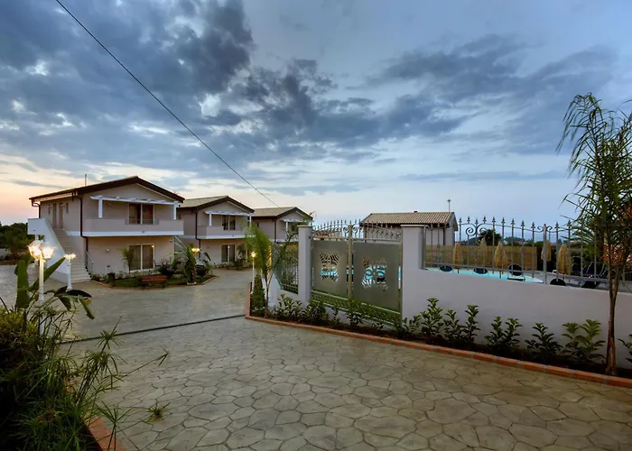 Residenza Borgo Italico לינה וארוחת בוקר סנטה דומניקה